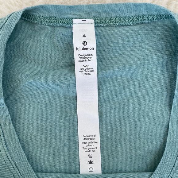 ❤️ Lululemon Cates Tee Size 4 Riptide NWOT - Picture 3 of 4